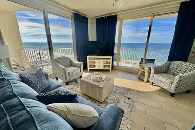 Image de UNITÉ De Coin Oceanfront avec balcon enveloppant. Vues à couper le souffle!