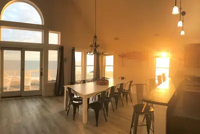Image de Semi-Oceanfront, 75 mètres de la plage. Vues sur la plage de toutes les chambres. Ascenseur.