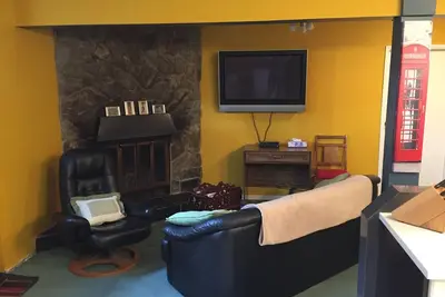 Image de Suite spacieuse récemment rénovée avec 2 chambres et acceptant les animaux domestiques