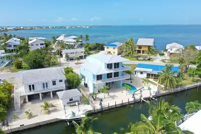 Image de Belle, 2100 pieds carrés 3\/2 avec vue sur l'océan et accès facile à l'océan et au golfe.