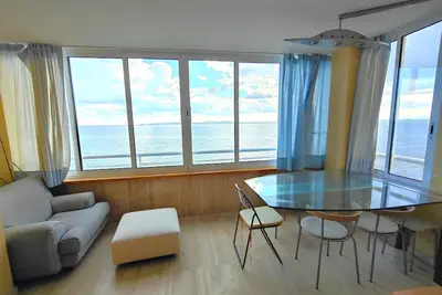 Image de 60m2 pour 6 pers. : 1 lit x 1, 40 + 2 lits x 90 superposés + 1 clic-clac. Terrasse incluse d