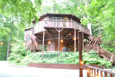Image de Séjour dans une cabane dans les arbres près des Great Smoky Mountains - Bryson City, Caroline du Nord
