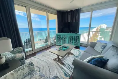 Image de 3 chambres 3 salles de bain Vues à couper le souffle! 9 personnes