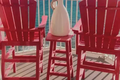Image de Incroyable Sunny Beachfront Unit, 1 nuit gratuite *, 7 couchages, à pied de Pier Park!