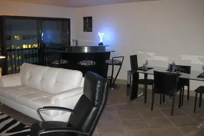 Image de 12 Luxe Floor Downtown Condo Capitol View 30 nuits minimum