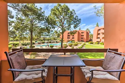 Image de Condo Phoenix avec piscines partagées - À pied du centre commercial et du golf
