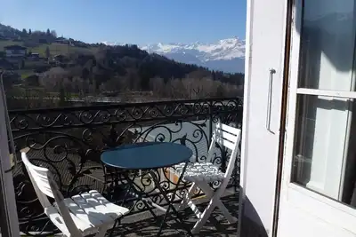 Image de Studio cozy en Centre Ville, très ensoleillé, avec vue sur la vallée