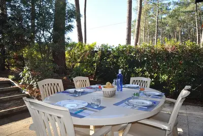 Image de Petite maison jumelée dans un groupe d'habitations avec piscine au cœur de la forêt de pins - 13701
