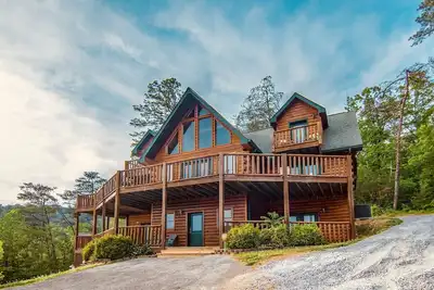 Meilleur Emplacement! Wow Cabin w / vue sur la montagne! Nouveau 60 jeu Arcade! Emplacement parfait!