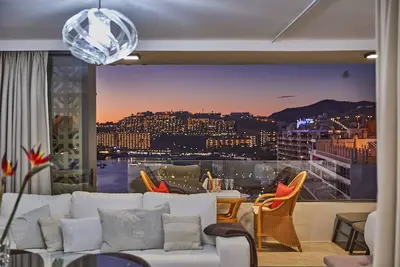 Image de Réveillez-vous avec une vue magnifique sur l'océan depuis cet appartement chic