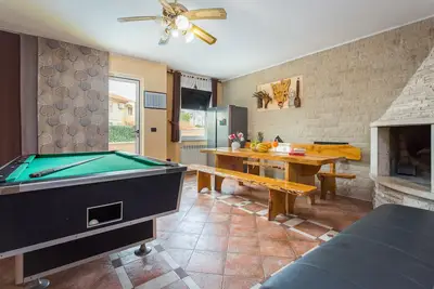 Image de Appartement de quatre chambres avec le balcon et la vue sur le mer Pula (A-14924-a)