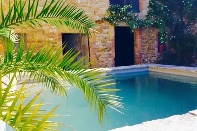 Image de Proche Uzes- Charme- Centre de village- piscine chauffée- Cosy-Très bien équipée