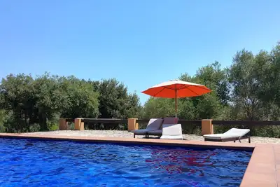 Image de Calme et grand à la campagne avec piscine, forêt, WiFi et Tv satellite pour les familles