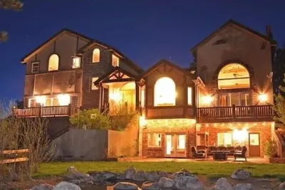 Image de Majestic Lodge Ă seulement 22 miles de la base de Pike's Peak