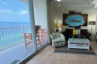 Image de Luxury Beachfront Unit, Sleeps 6, Walk to Pier Park, Snowbirds Welcome!