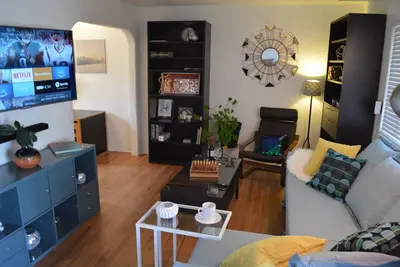 Image de Confort, commodité et superbe emplacement!