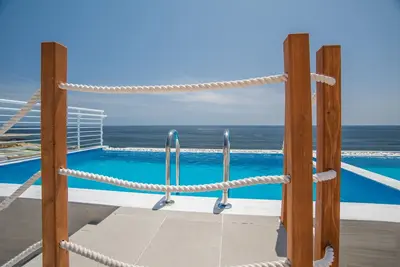 Image de Nouvelles villas Sky contemporaines avec piscine privée - The Waterfront