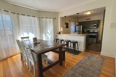 Image de Chanceux! Vous marquez une quinte flush lorsque vous réservez cette maison. Marchez jusqu'au centre-ville de Hood River