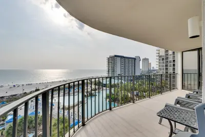 Image de Condo sur la plage de Panama City avec balcon et cale de bateau