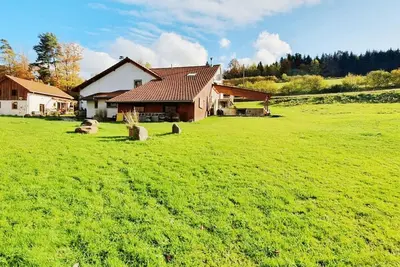 Image de Ferme rénovée pour groupes et familles, chiens bienvenue, air de jeux, en nature