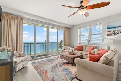 Image de Front de mer avec balcon enveloppant. Queen + couchettes au 3ème ch. Voir la visite virtuelle!