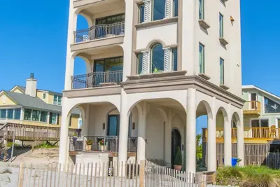 Image de Oceanfront avec 4 balcons Oceanfront! ! !