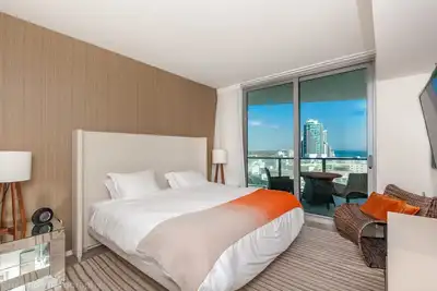 Image de Hyde Beach Condos by Ammos Vr