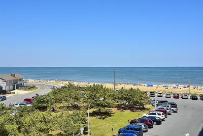 Image de Linge Et ACTIVITÉS Quotidiennes Inclus *! . Bord De Mer \/ Immeuble Avec Une Piscine Sur Le Toit Une belle unité d'extrémité avec vue sur le lac et l'océan.