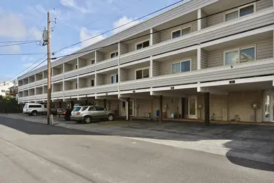 Image de ACTIVITÉS Quotidiennes Gratuites! ! Situé sur le côté de l'océan à moins d'un pâté de maisons de la plage ce 3 chambres, 2. 5 salles de bain maison de ville à plusieurs niveaux