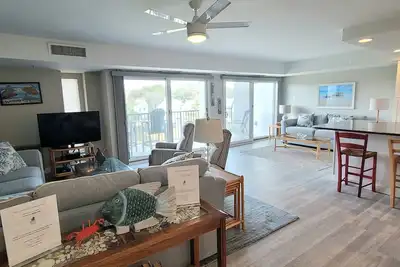 Image de Linge Et ACTIVITÉS Quotidiennes Inclus! Piscine Sur Le Toit! BÂTIMENT Au Bord De La Mer
