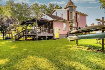 Image de The Farrow House- Canot, vélo, randonnée, quartier historique. Hocking Valley Railroad,