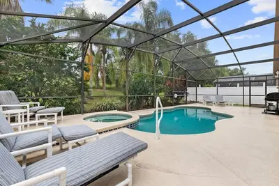 Image de Pool Home avec Spa, le plus près de Disney, Open Plan, Grill, Entièrement équipé