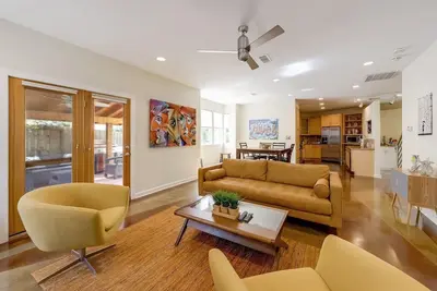 Image de 3br \/ 2. 5ba Accueil du Congrès sud moderne! Marchez jusqu'au centre-ville!