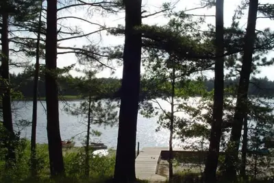 Image de Log Home On Wequas Lake, dog-friendly, cheminée, bateaux gratuits