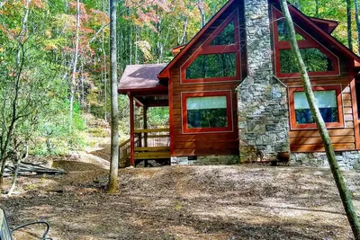 Image de Unique -Oliver Creek Cabin dans Wilderness-Private-King Bed, WiFi, Hot Tub, Randonnée