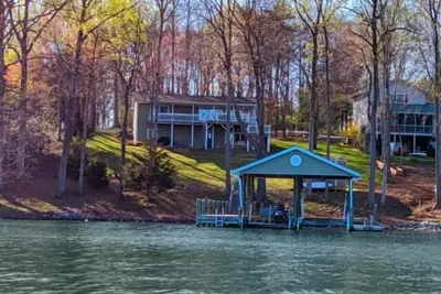 Image de Lac Heure: Ping Pong, Foosball, Hamac, beaucoup doux, joliment meublé, maison du lac classique