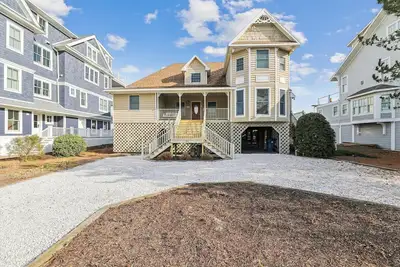 Image de Activites Journalieres Gratuites! ! ! Maison face à l'océan située dans une résidence fermée privée, Belle 4 chambres, 3. Maison de 5 salles de bains avec accès direct à la plage