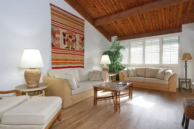 Image de The Tropical Penthouse. . . Notre maison de famille, plafonds voûtés, Voir la vidéo, Wifi gratuit