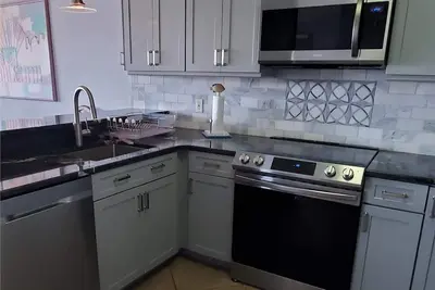Image de Activités quotidiennes. Linge Inclus *! Dewey Beach Gorgeous Bay View. Profitez des fantastiques vues de la baie du salon et des pièces de la chambre principale dans cette fantastique maison de ville.