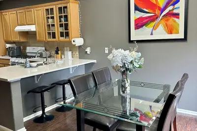 Image de 10-min-à -Dia Townhouse pour jusqu'à 6 invités