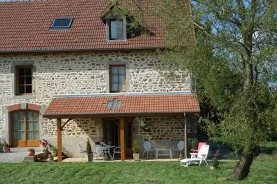 Image de Saint Emiland: Charmente Maison Dans un endroit trés calmes
