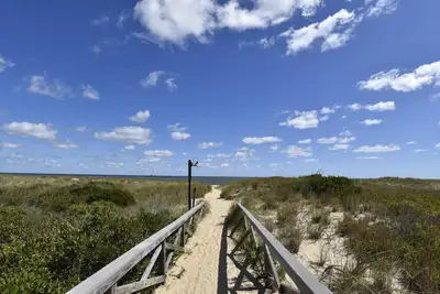 Image de ACTIVITÉS Gratuites! ! Oceanfront 4 chambres, 2. 5 maison de ville de bain situé derrière les dunes