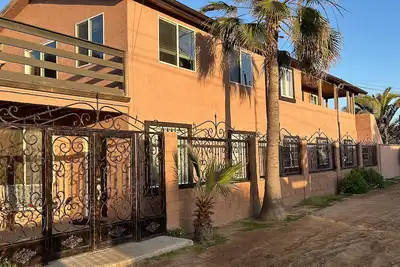 Image de La Casa Wynne à proximité de la plage, beau temps. Excellent emplacement pour les courses de Baja