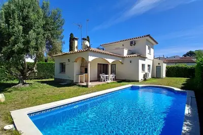 Image de Maison pour les vacances avec piscine et jardin à L’Escala. Hutg-015583