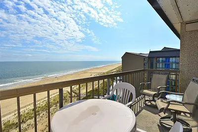 Image de Activites Journalieres Gratuites! ! Magnifique atterrissage en bord de mer directement situé à Georgetown House. Ensoleillé et lumineux avec des plafonds cathédrale
