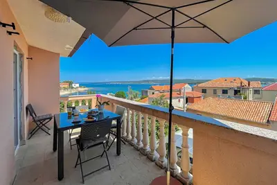 Image de Appartement de deux chambres avec la terrasse et la vue sur le mer Pasman (A-694-b)
