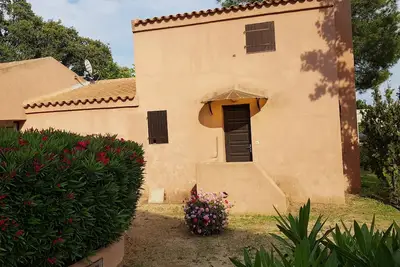Image de Belle villa dans parc arboré à 10 min à pieds de la plage