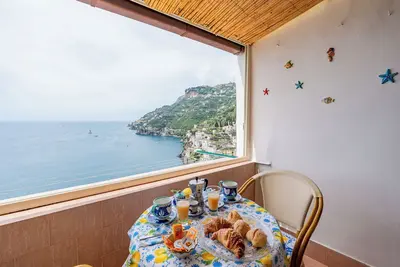 Image de Maison avec 2 chambres, vue sur la mer Meublé Balcon, Wi-Fi gratuit, climatisation