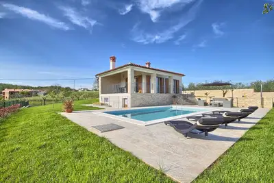 Image de Nouveau Spa - Charmante maison avec piscine au sommet de la colline avec super vue.