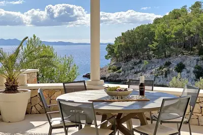 Image de Villa en pierre avec jacuzzi et plage privée Brac Croatie